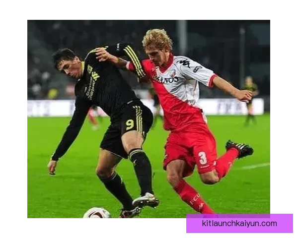 埃因霍温主帅风格独特，值得关注其战术变化与球队表现