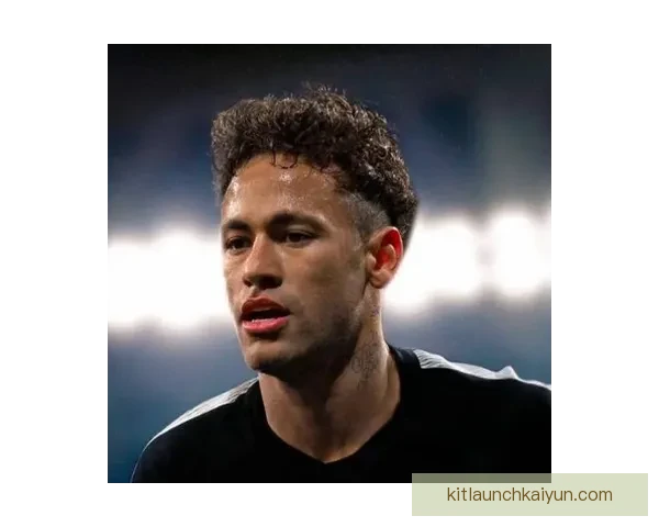 内马尔国家队进球王纪录继续提升，状态持续回暖引人关注