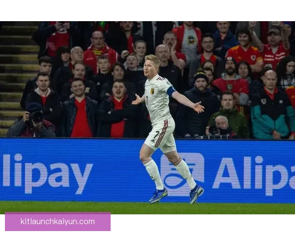 德布劳内庆祝动作起源解析：他如何通过独特方式表达胜利和团队精神